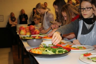 Starptautiskajā šefpavāru dienā māca bērnus ēst veselīgi